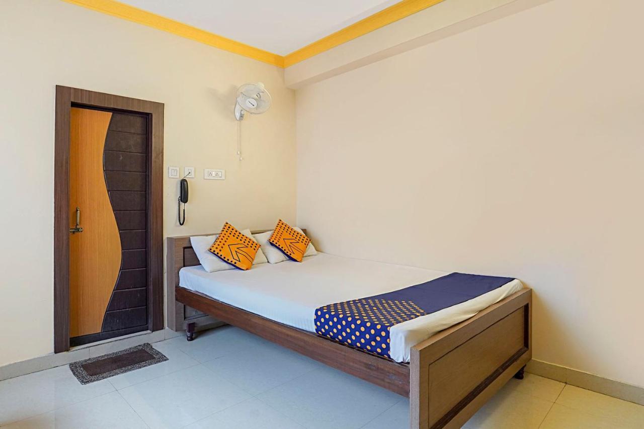 Hotel O Trisha Guest House Dam Dam Экстерьер фото